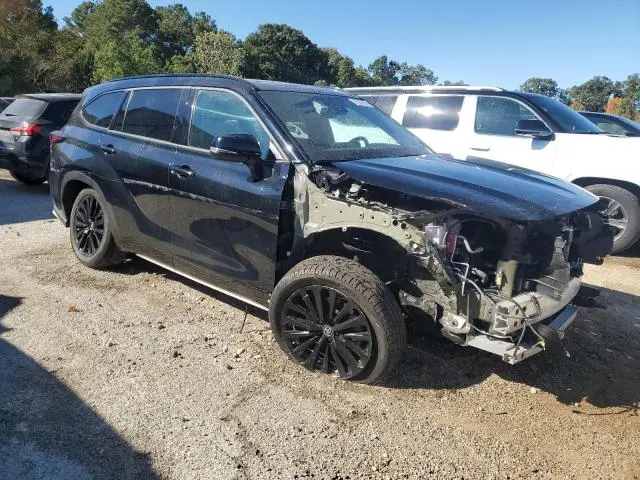 2024 TOYOTA HIGHLANDER LE  