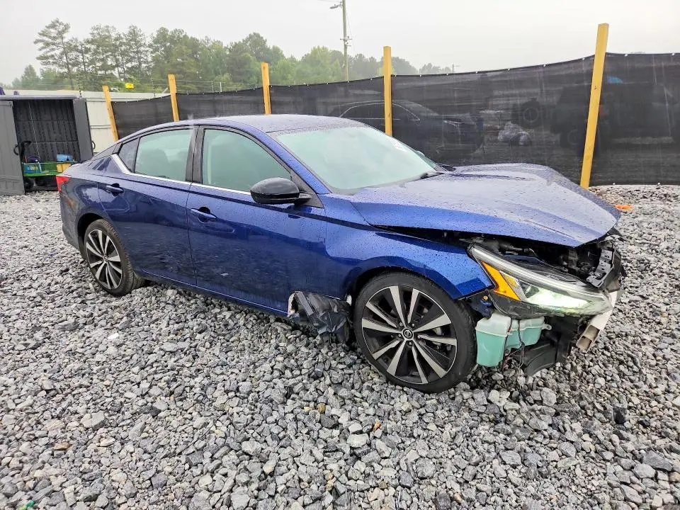 2019 NISSAN ALTIMA SR  