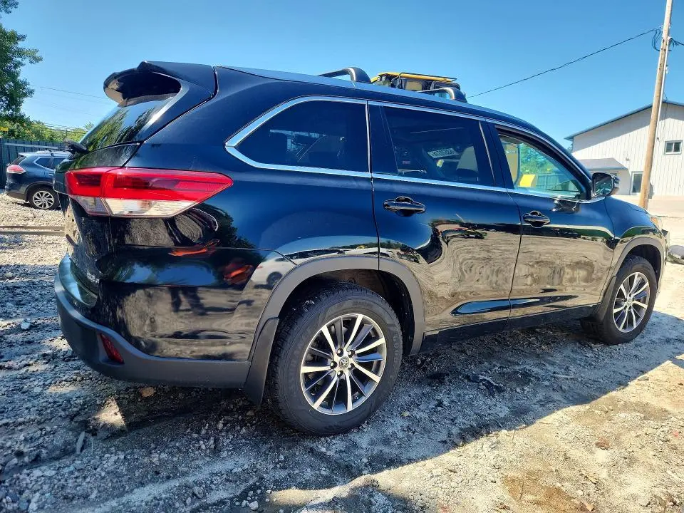 2018 TOYOTA HIGHLANDER XLE  