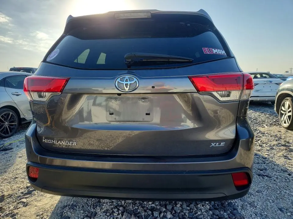 2017 TOYOTA HIGHLANDER XLE  