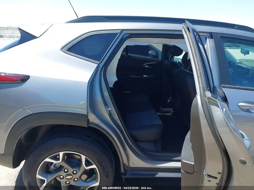 2025 CHEVROLET TRAX FWD LT