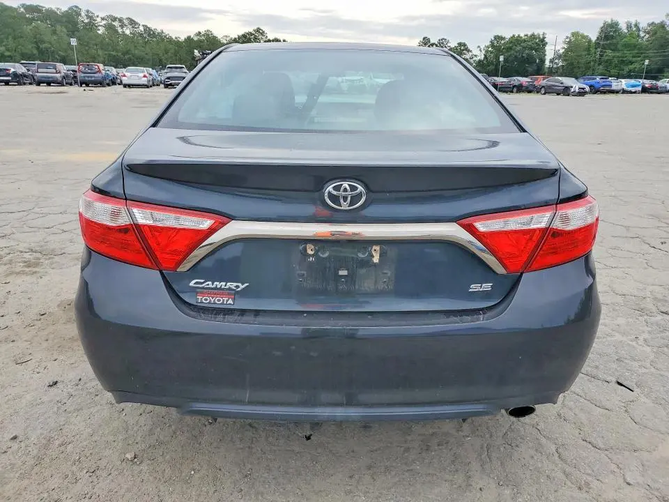 2015 TOYOTA CAMRY SE  