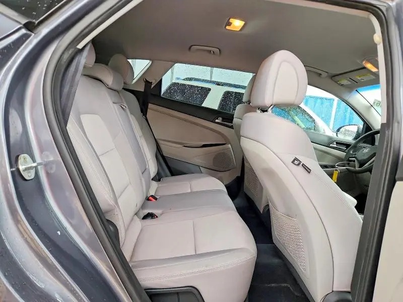 2017 HYUNDAI TUCSON SE  