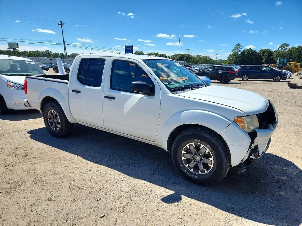 2015 NISSAN FRONTIER DESERT RUNNER  
