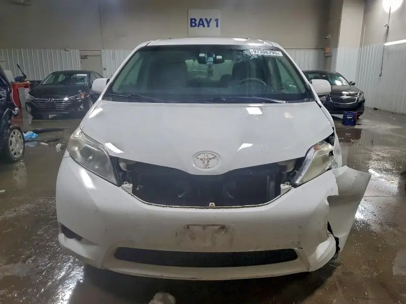 2011 TOYOTA SIENNA LE  