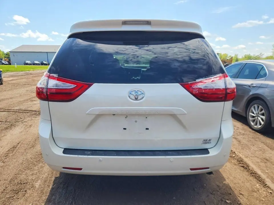2017 TOYOTA SIENNA XLE PREMIUM 7-PASSENGER  