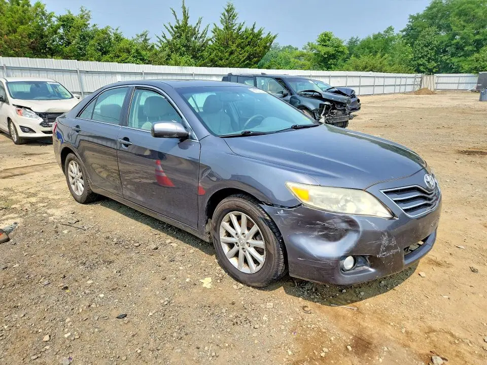 2011 TOYOTA CAMRY XLE V6  