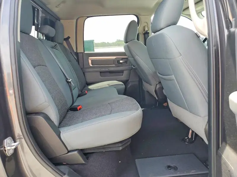 2018 RAM 1500 SLT  