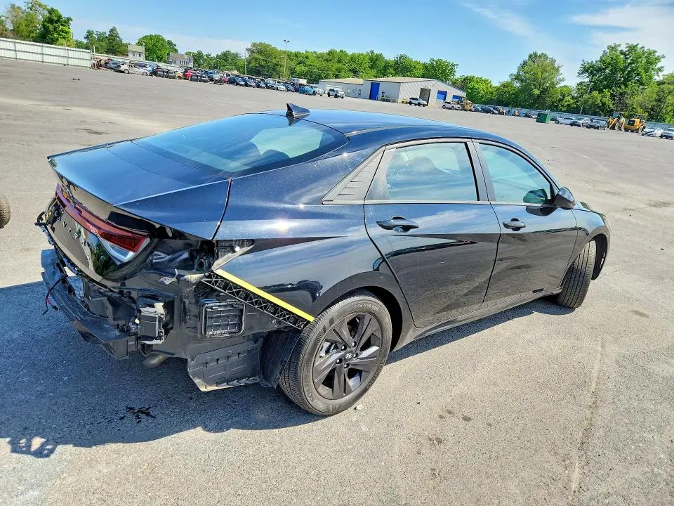 2022 HYUNDAI ELANTRA   