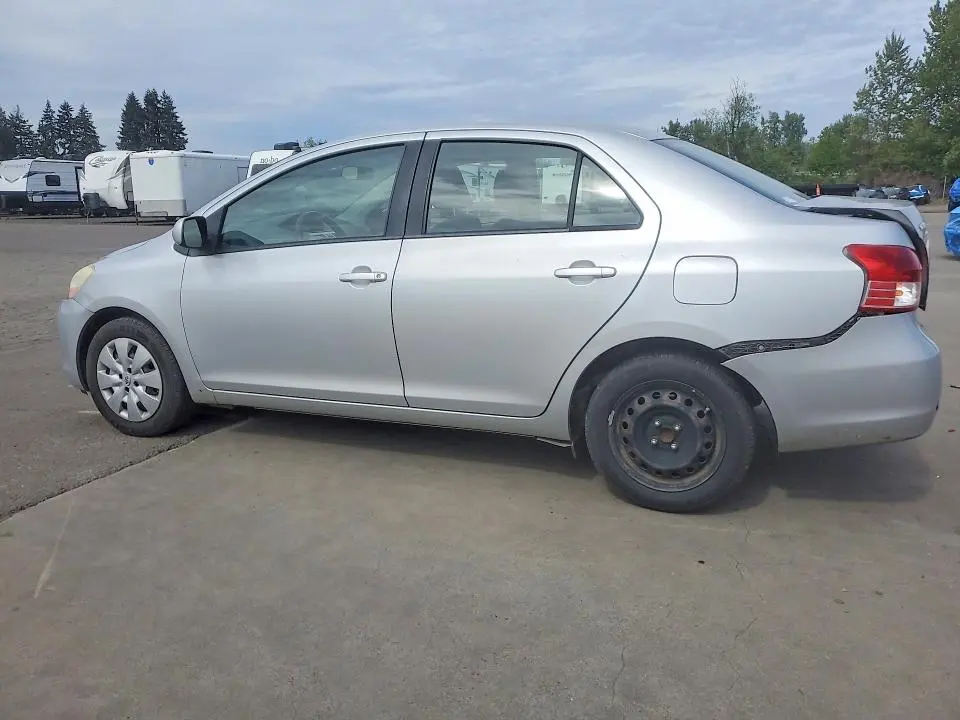 2011 TOYOTA YARIS BASE  