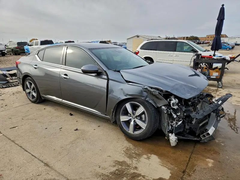 2021 NISSAN ALTIMA SV  