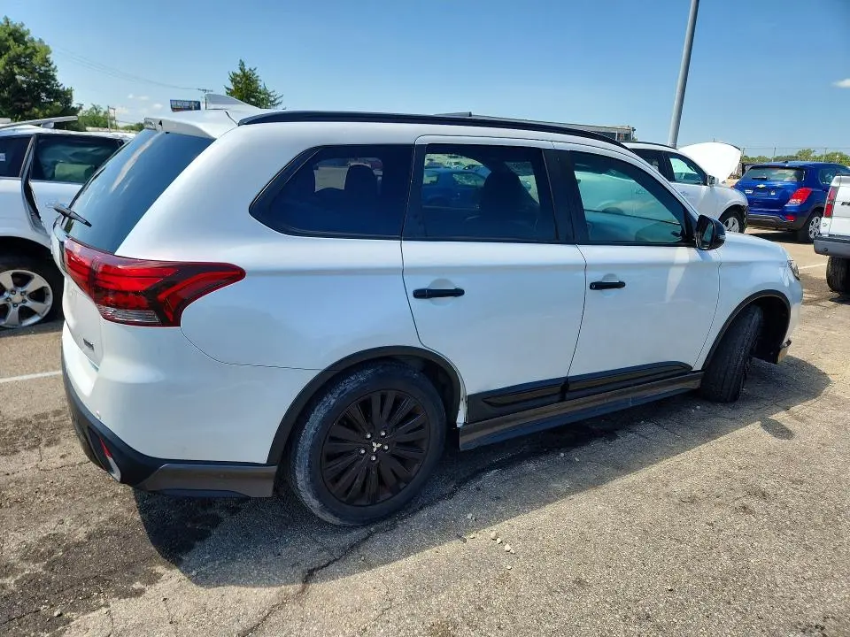 2020 MITSUBISHI OUTLANDER SE  