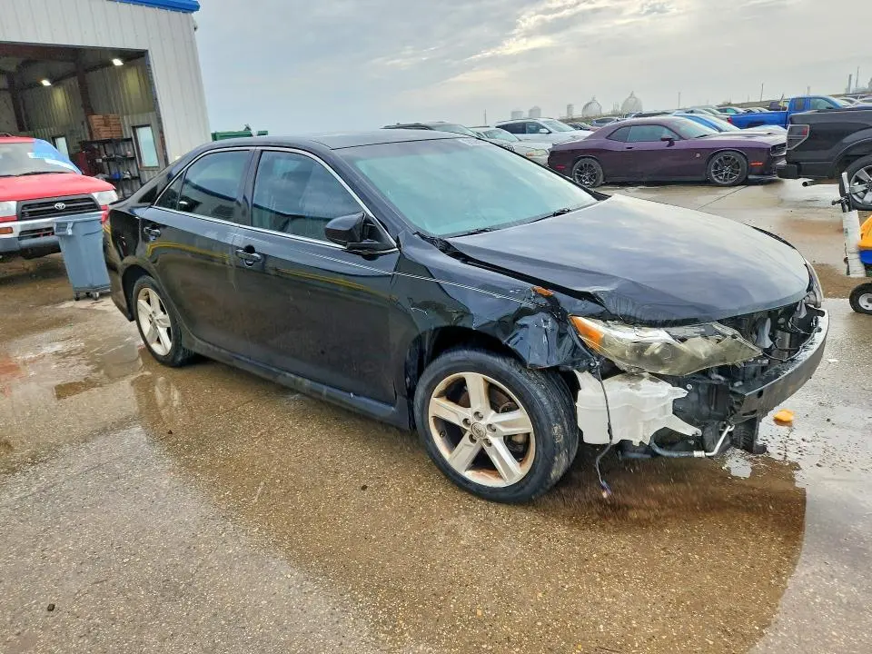 2014 TOYOTA CAMRY SE  