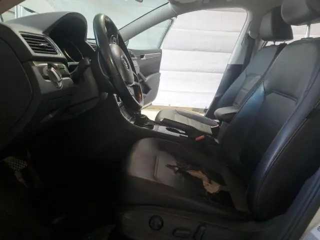 2016 VOLKSWAGEN PASSAT SE  