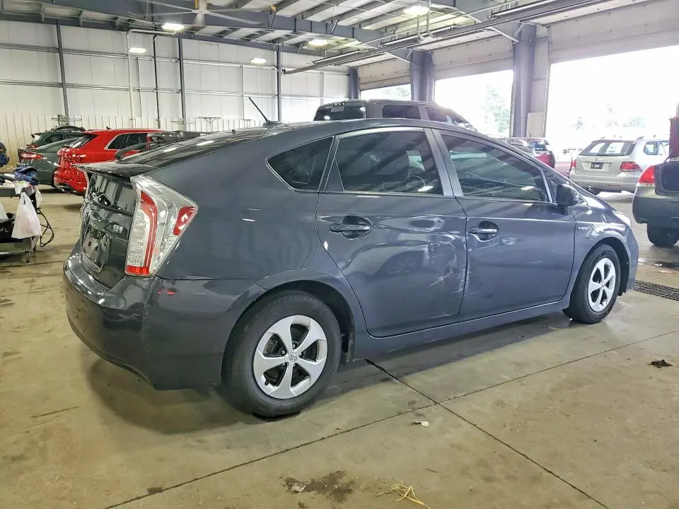 2015 TOYOTA PRIUS THREE  