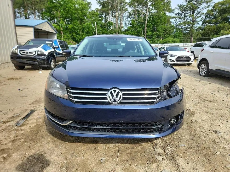 2013 VOLKSWAGEN PASSAT SE  