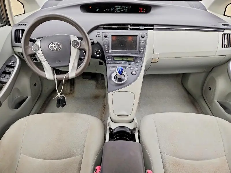 2010 TOYOTA PRIUS III  