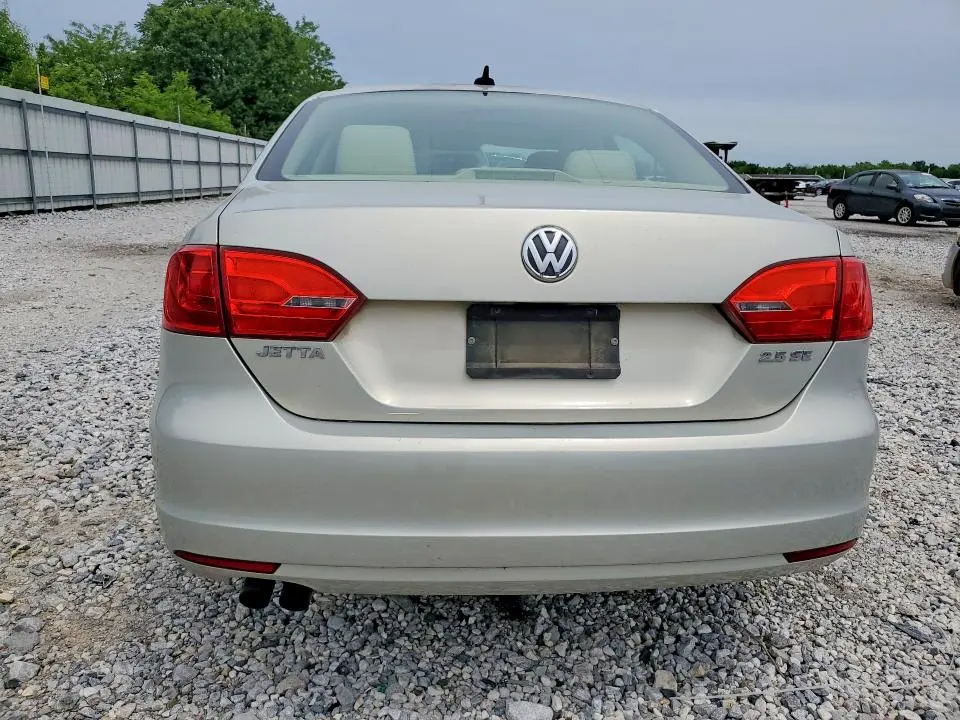 2011 VOLKSWAGEN JETTA SE  