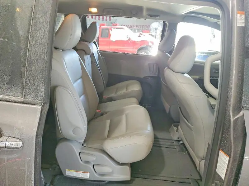 2015 TOYOTA SIENNA XLE  