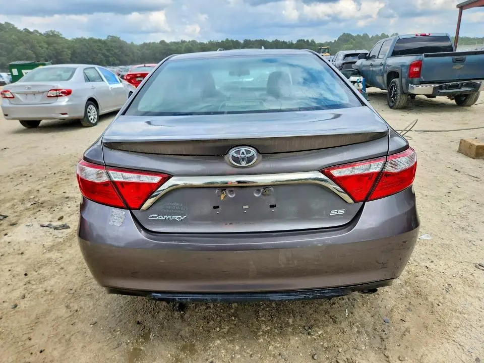 2017 TOYOTA CAMRY SE  