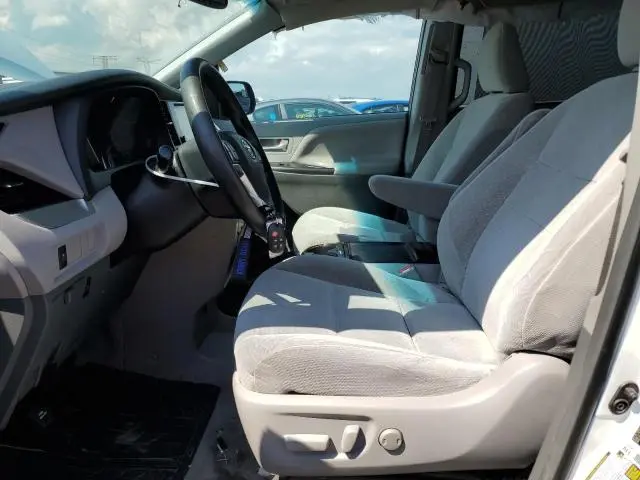 2017 TOYOTA SIENNA LE  