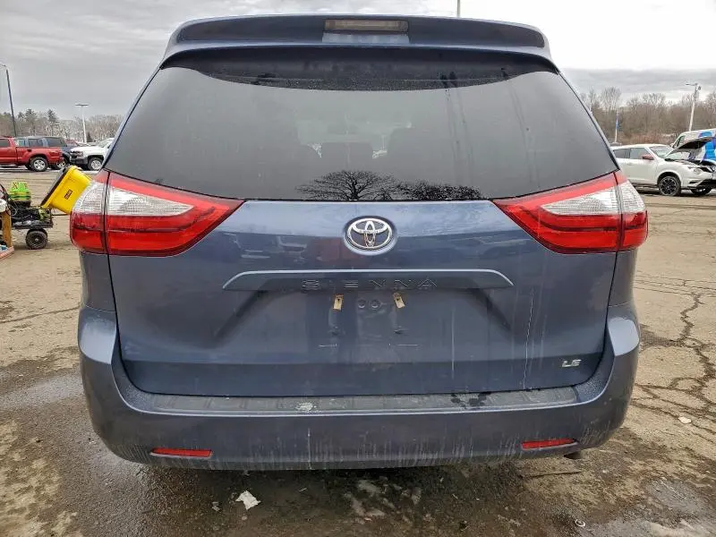 2017 TOYOTA SIENNA LE  