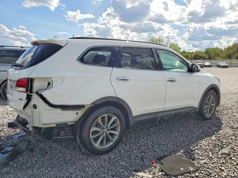 2018 HYUNDAI SANTA FE SE  
