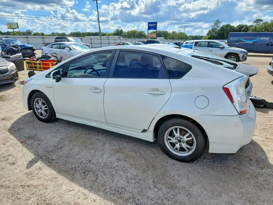 2010 TOYOTA PRIUS III  