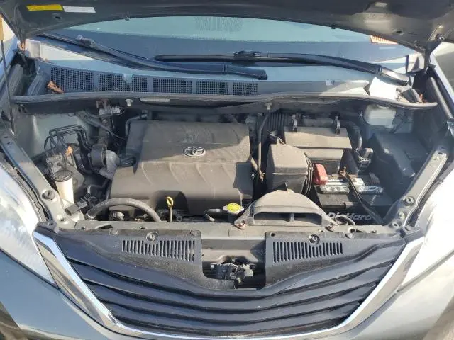 2014 TOYOTA SIENNA LE  