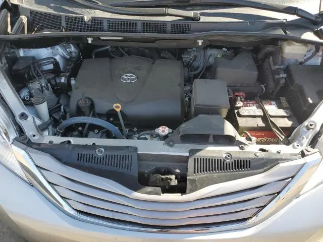 2017 TOYOTA SIENNA XLE  