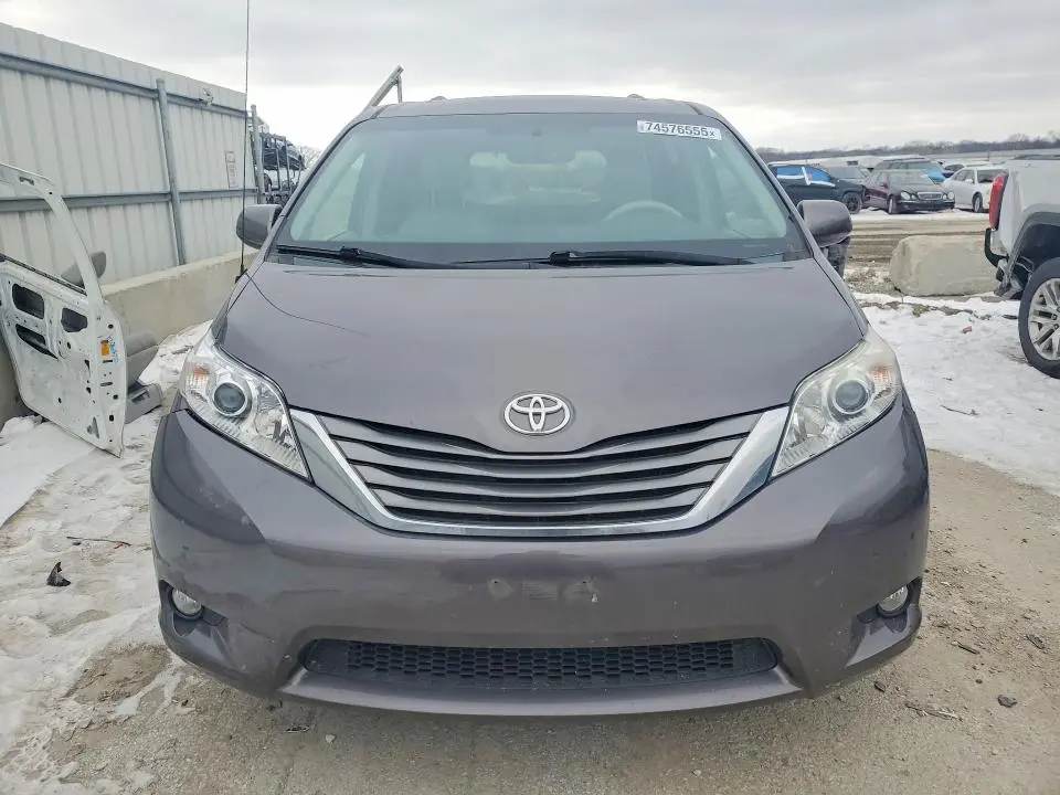 2012 TOYOTA SIENNA XLE  