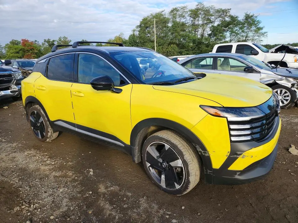2025 NISSAN KICKS SR  