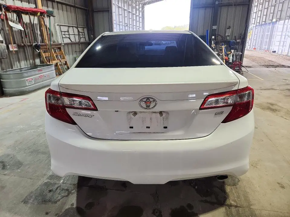 2014 TOYOTA CAMRY SE  