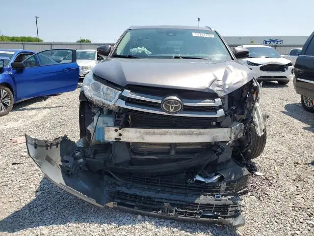 2019 TOYOTA HIGHLANDER SE  