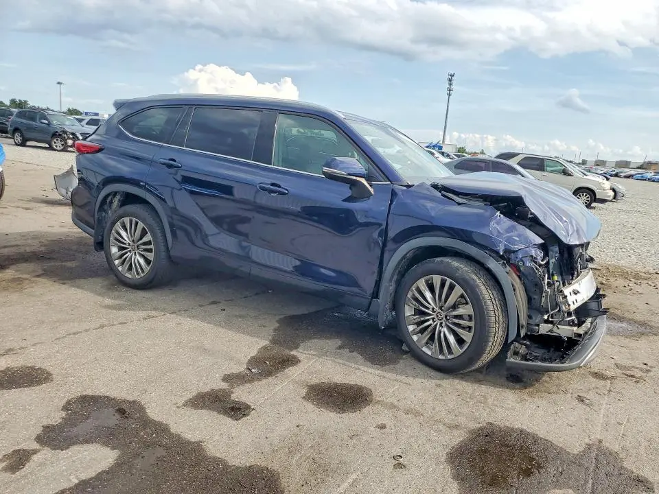 2022 TOYOTA HIGHLANDER PLATINUM  