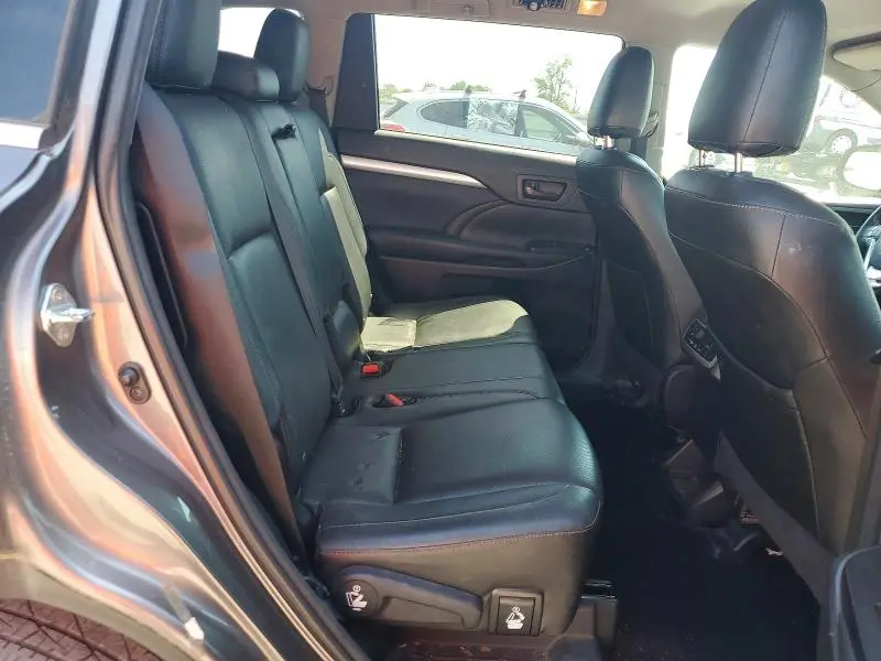 2015 TOYOTA HIGHLANDER LE PLUS  