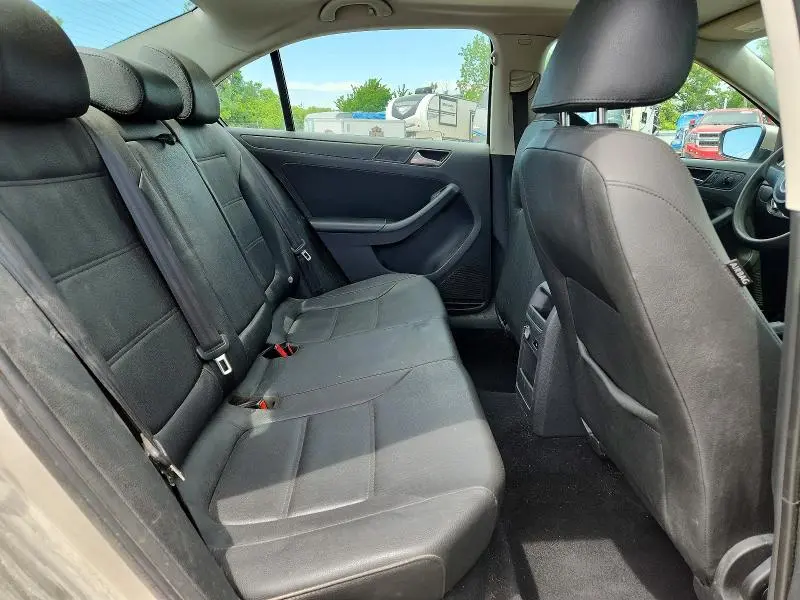 2012 VOLKSWAGEN JETTA SE  