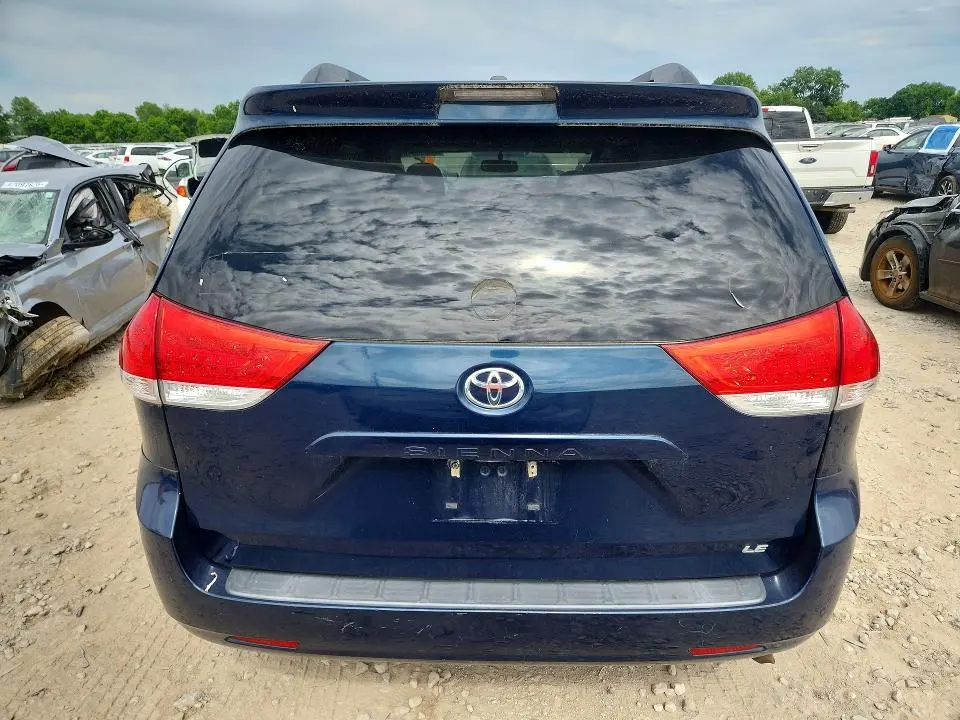 2012 TOYOTA SIENNA LE  