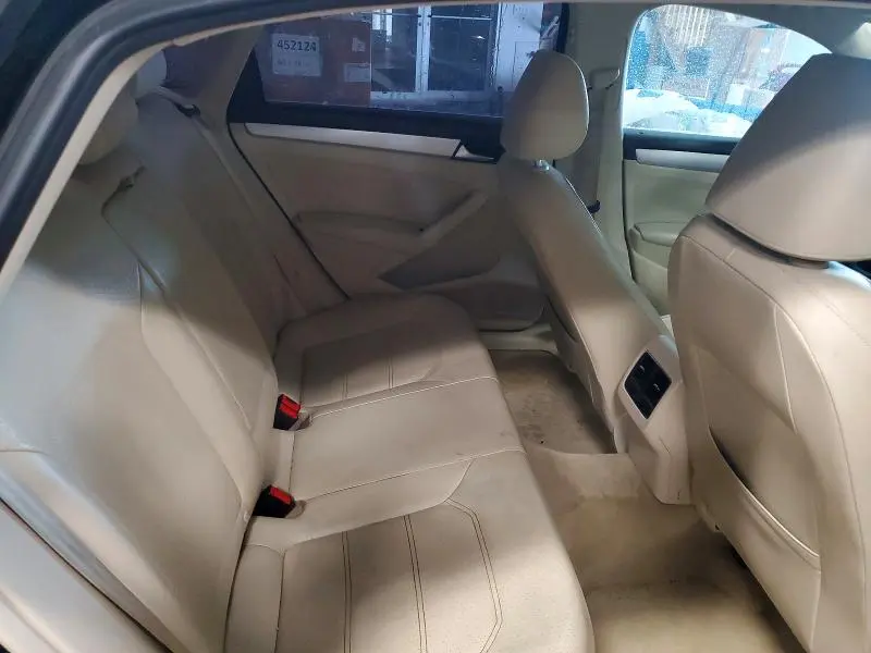 2013 VOLKSWAGEN PASSAT SE  