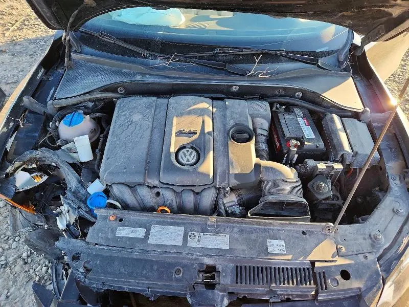 2013 VOLKSWAGEN PASSAT SE  