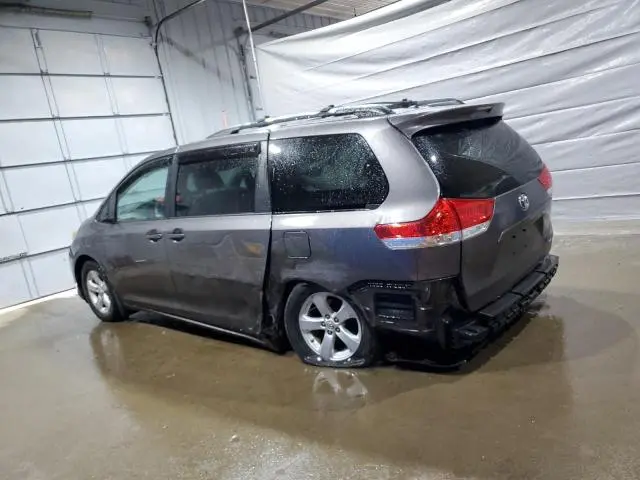 2011 TOYOTA SIENNA LE