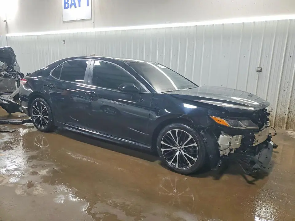 2018 TOYOTA CAMRY SE  