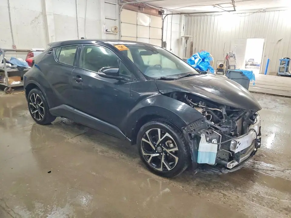 2021 TOYOTA C-HR XLE  