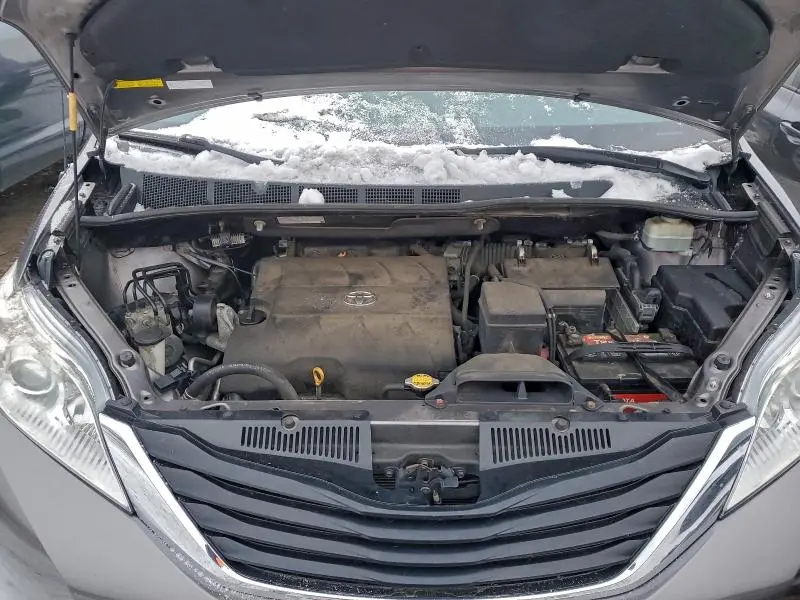 2012 TOYOTA SIENNA LE  