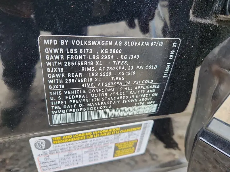 2011 VOLKSWAGEN TOUAREG V6  