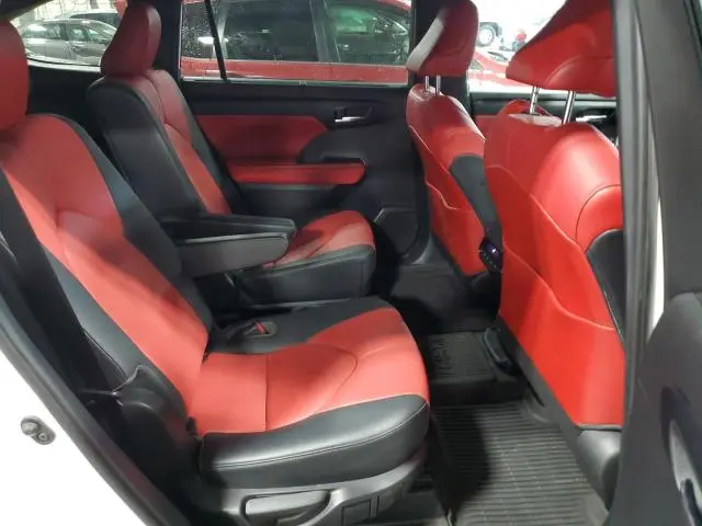 2021 TOYOTA HIGHLANDER XSE  
