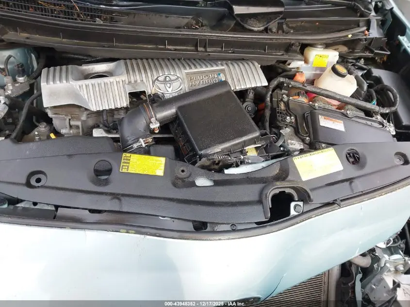 2013 TOYOTA PRIUS PLUG-IN  