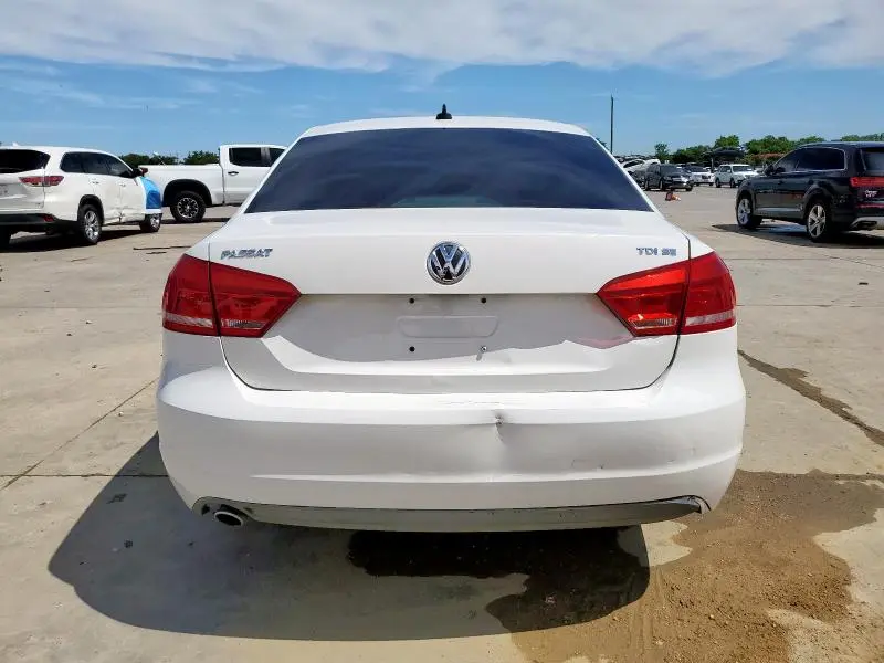 2013 VOLKSWAGEN PASSAT SE  