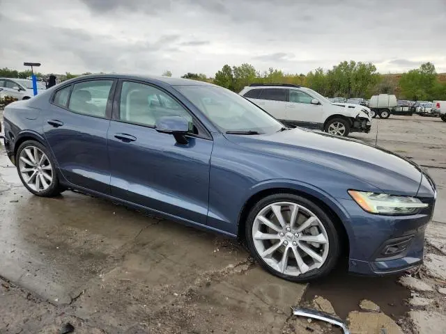 2020 VOLVO S60 T6 MOMENTUM  