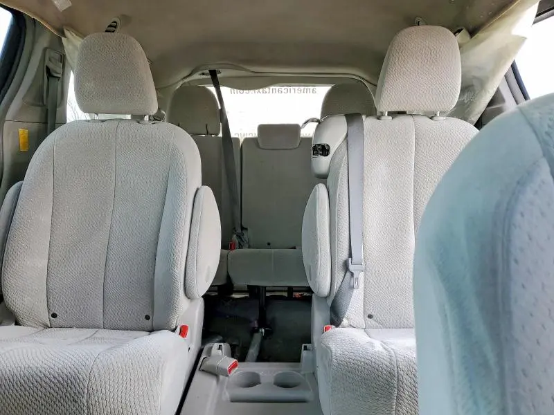 2014 TOYOTA SIENNA LE 8 PASSENGER  
